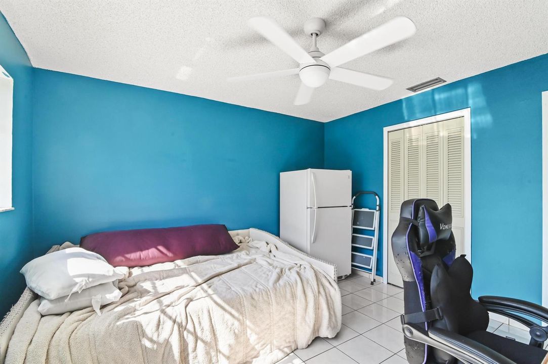 22 Bedroom 02