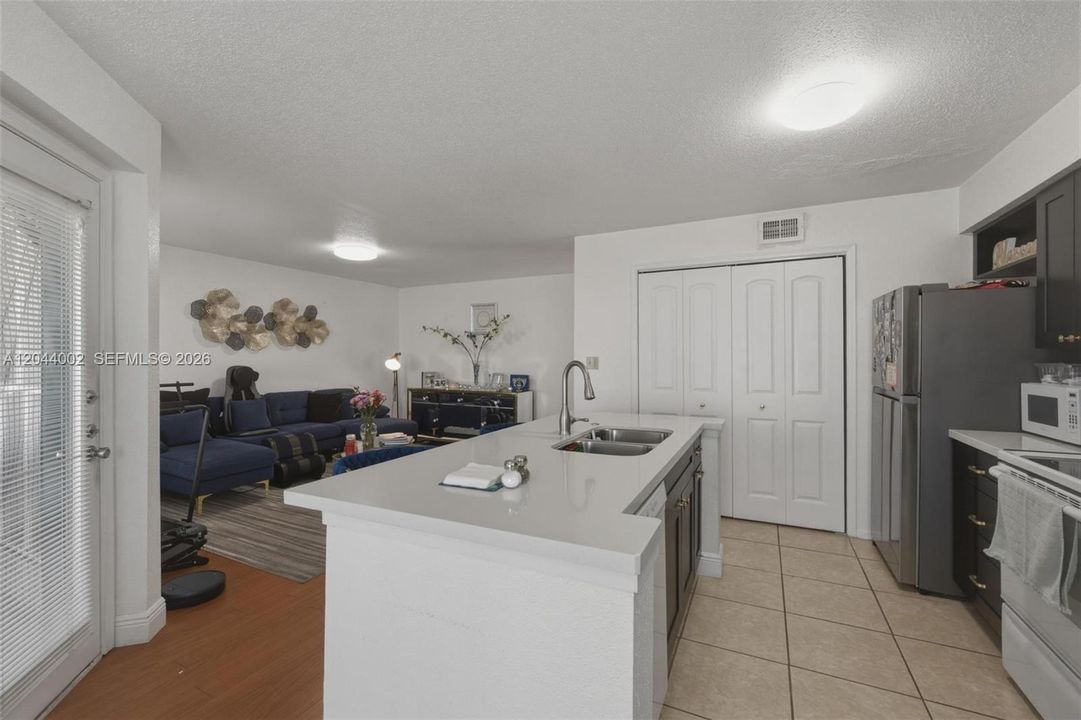 En Venta: $199,900 (1 camas, 1 baños, 950 Pies cuadrados)