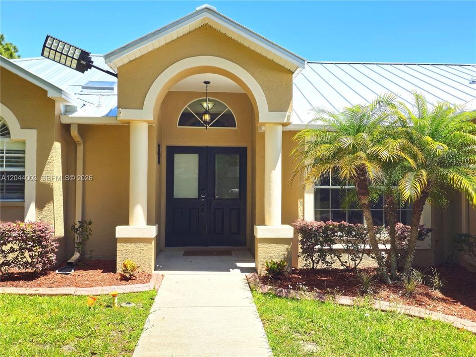 For Rent: $3,000 (3 beds, 2 baths, 1568 Square Feet)