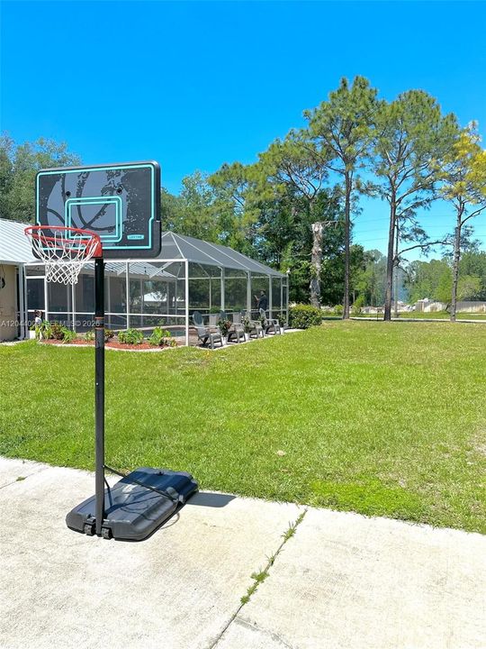 For Rent: $3,000 (3 beds, 2 baths, 1568 Square Feet)