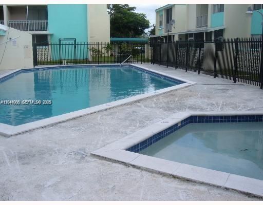 For Sale: $129,900 (1 beds, 1 baths, 800 Square Feet)
