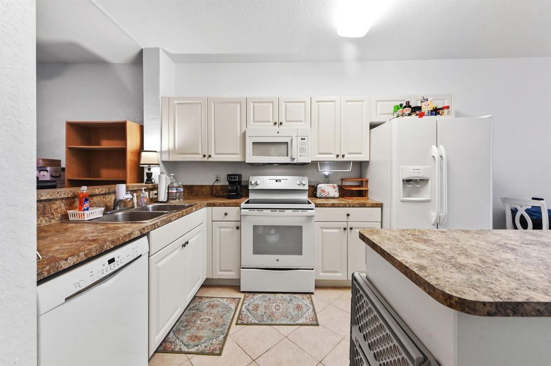 08 Kitchen 01