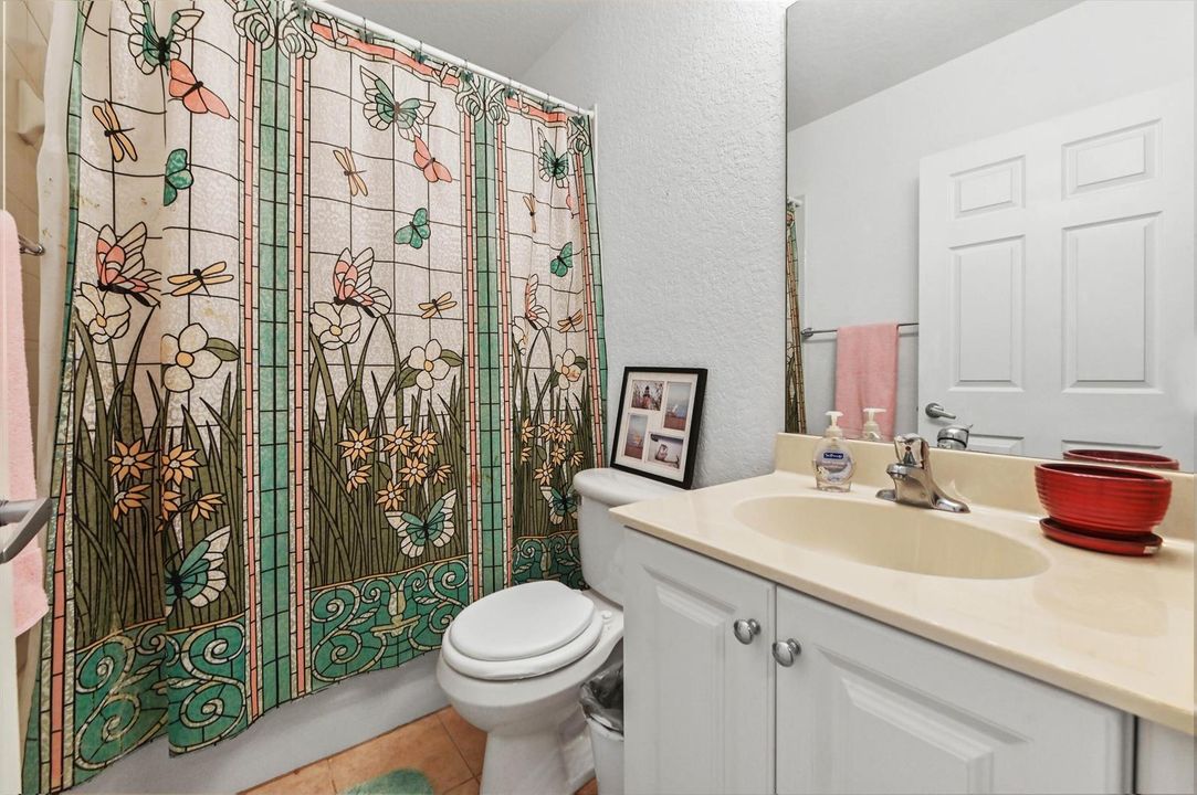 15 Bathroom 02
