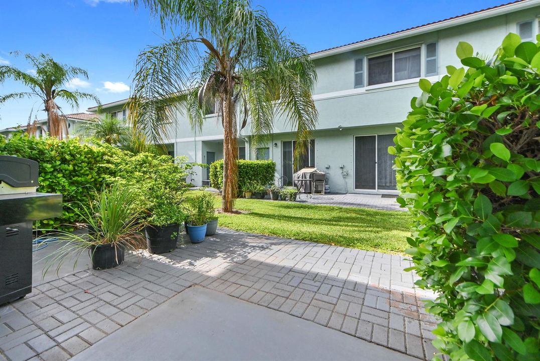 23 patio 01