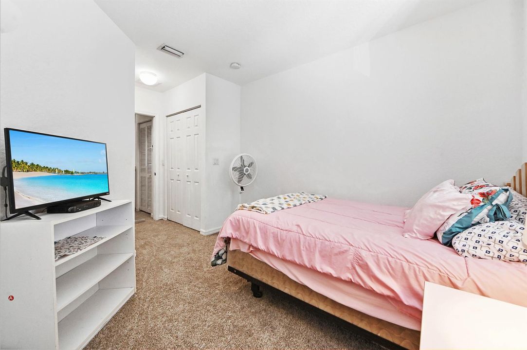 19 Bedroom 04