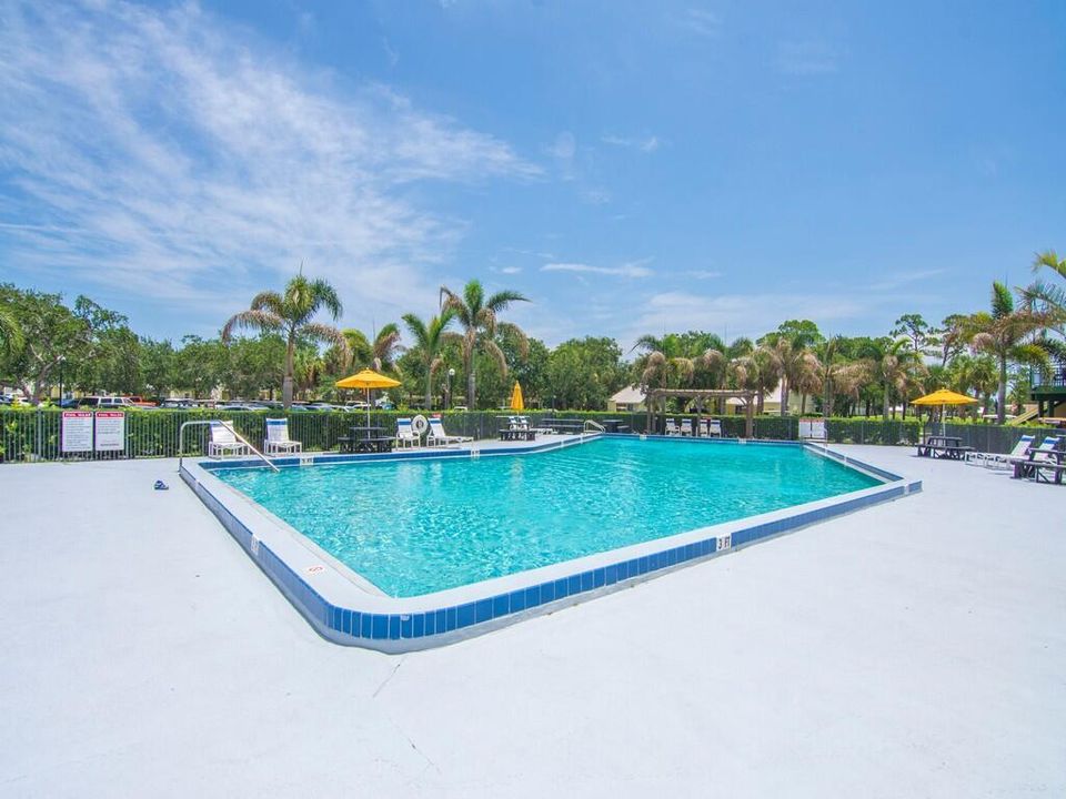 4210 Gator Trace Ave "B"