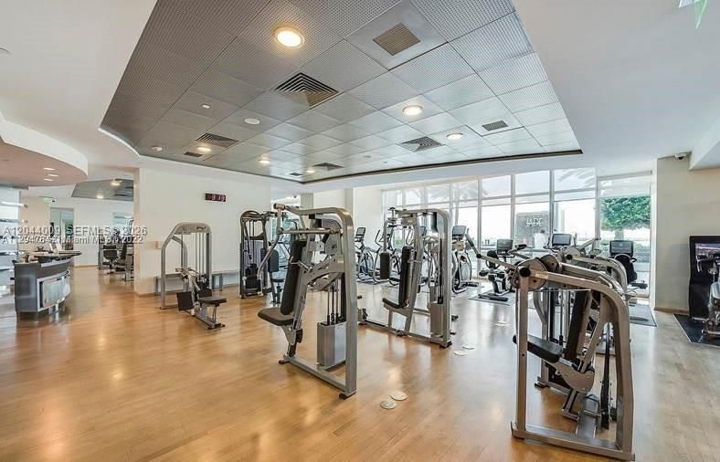 For Sale: $755,000 (1 beds, 1 baths, 895 Square Feet)
