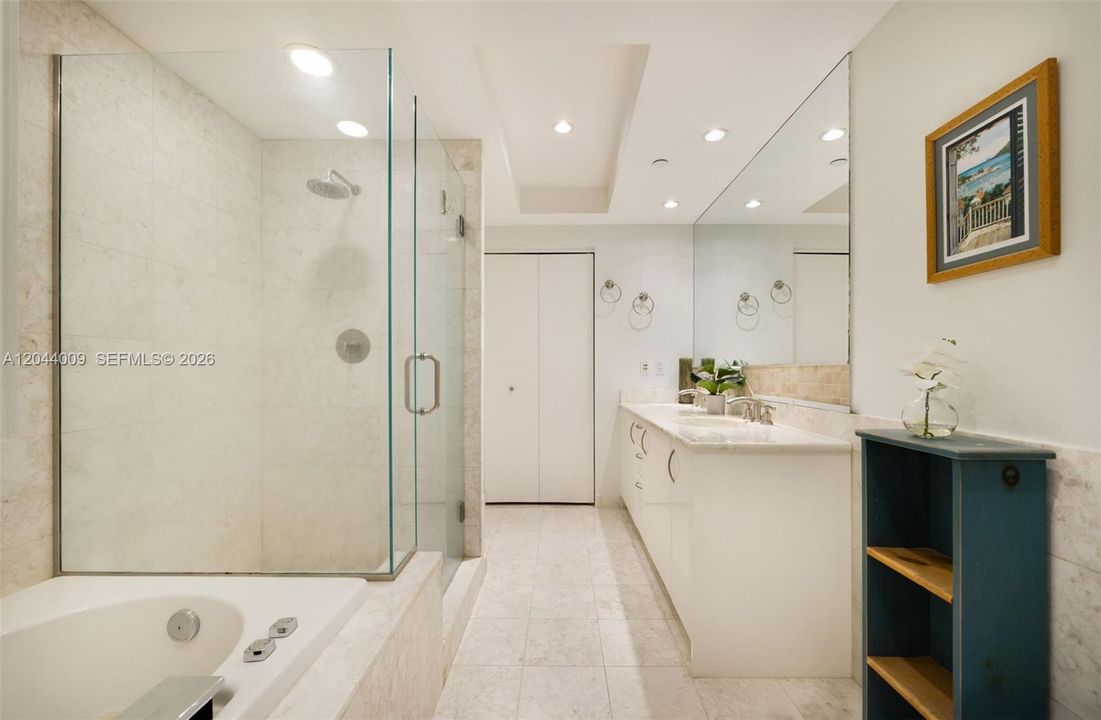For Sale: $755,000 (1 beds, 1 baths, 895 Square Feet)