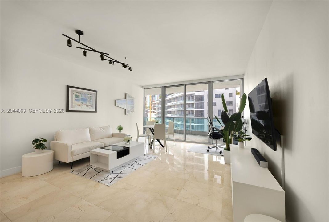 For Sale: $755,000 (1 beds, 1 baths, 895 Square Feet)
