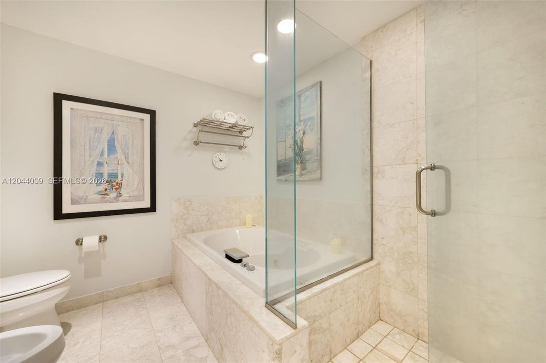 For Sale: $755,000 (1 beds, 1 baths, 895 Square Feet)