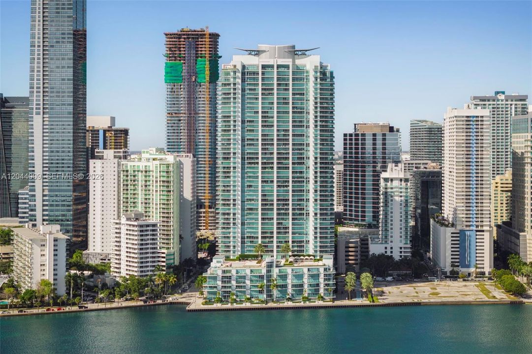 For Sale: $755,000 (1 beds, 1 baths, 895 Square Feet)