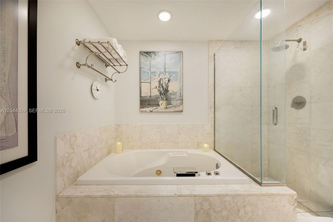 For Sale: $755,000 (1 beds, 1 baths, 895 Square Feet)