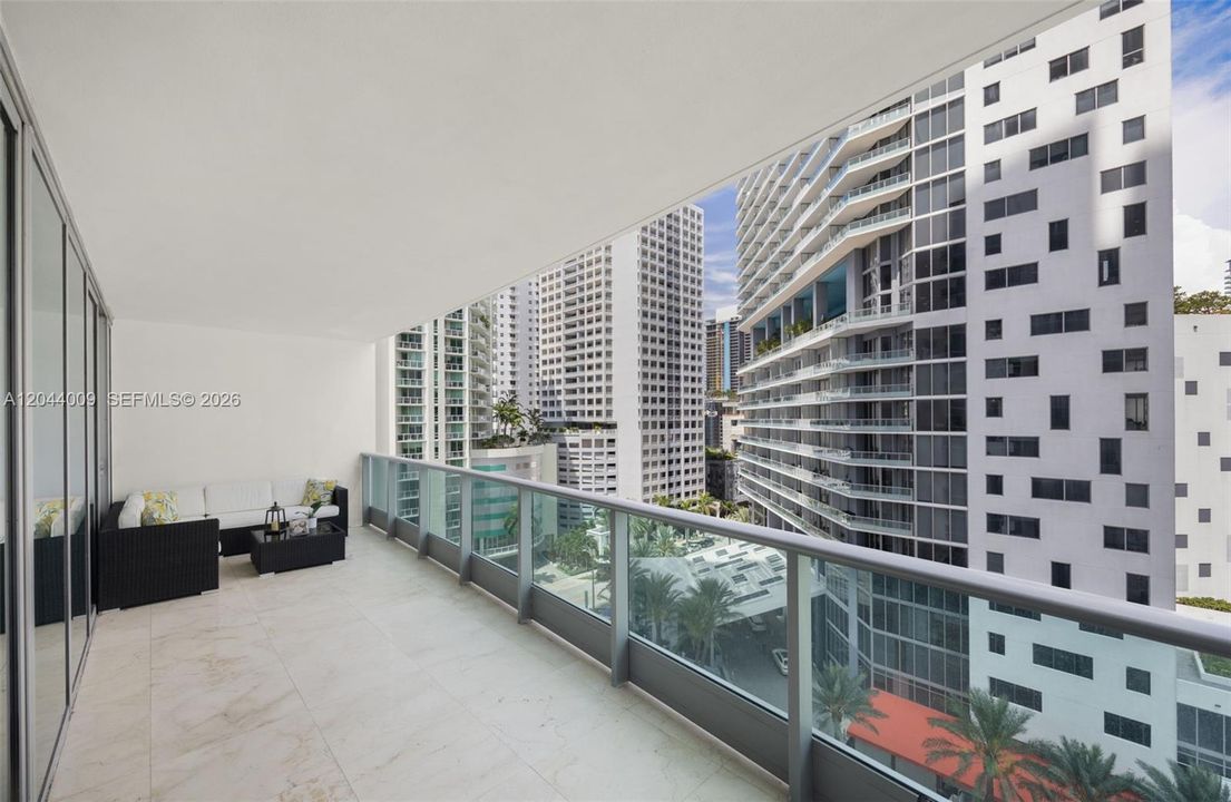 For Sale: $755,000 (1 beds, 1 baths, 895 Square Feet)