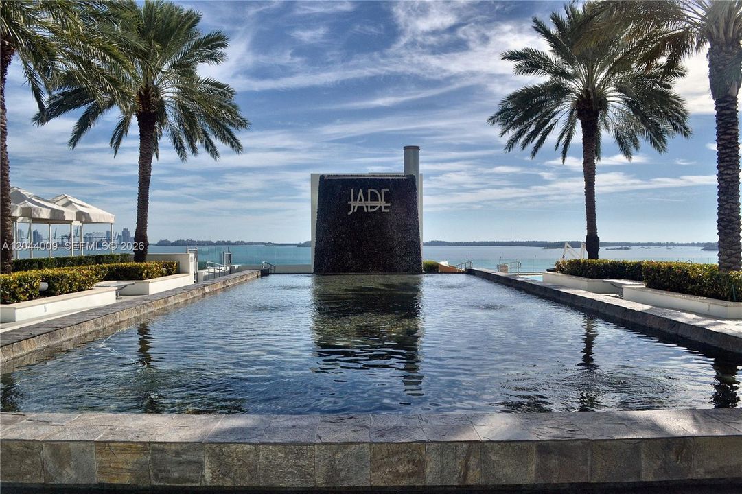 For Sale: $755,000 (1 beds, 1 baths, 895 Square Feet)