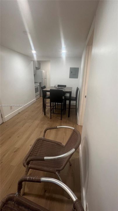 For Rent: $1,400 (1 beds, 1 baths, 400 Square Feet)