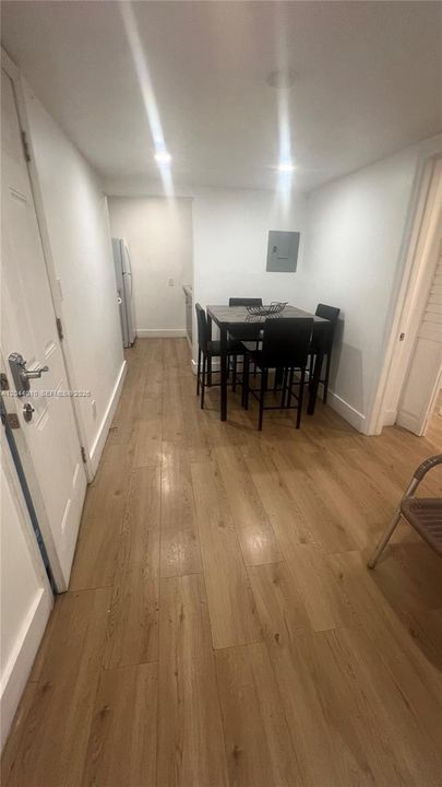 For Rent: $1,400 (1 beds, 1 baths, 400 Square Feet)