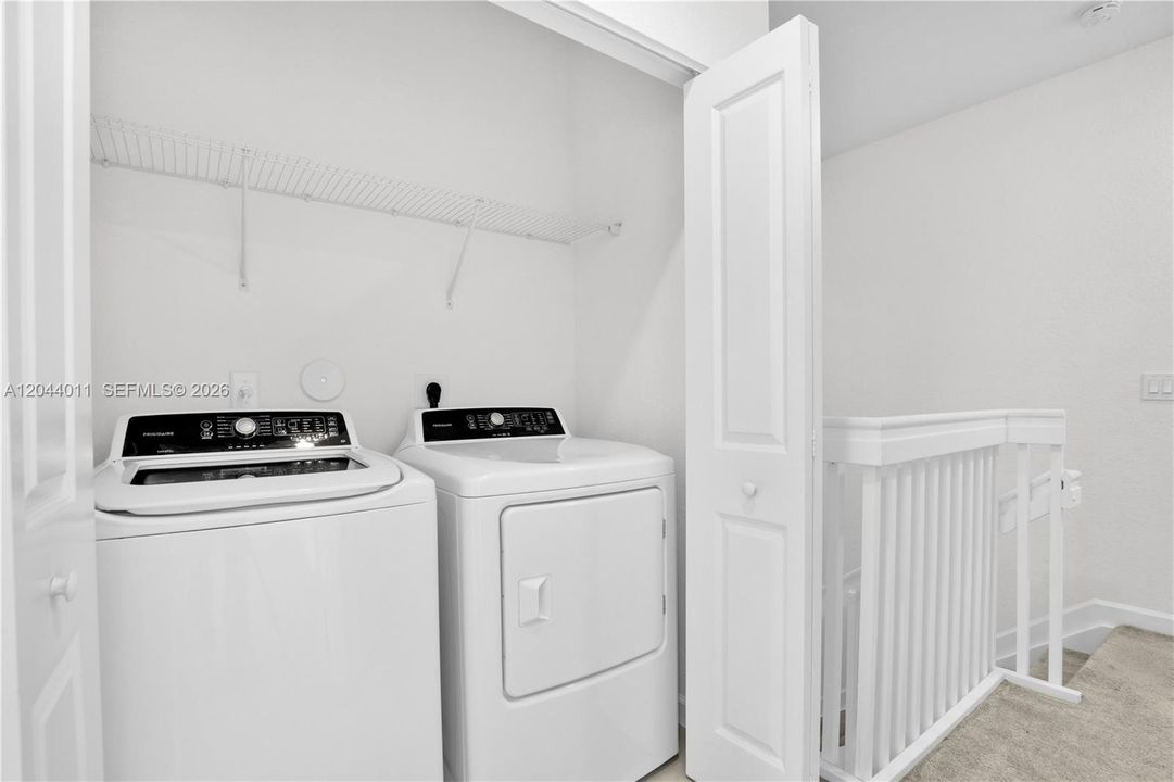 For Sale: $550,000 (3 beds, 2 baths, 1378 Square Feet)