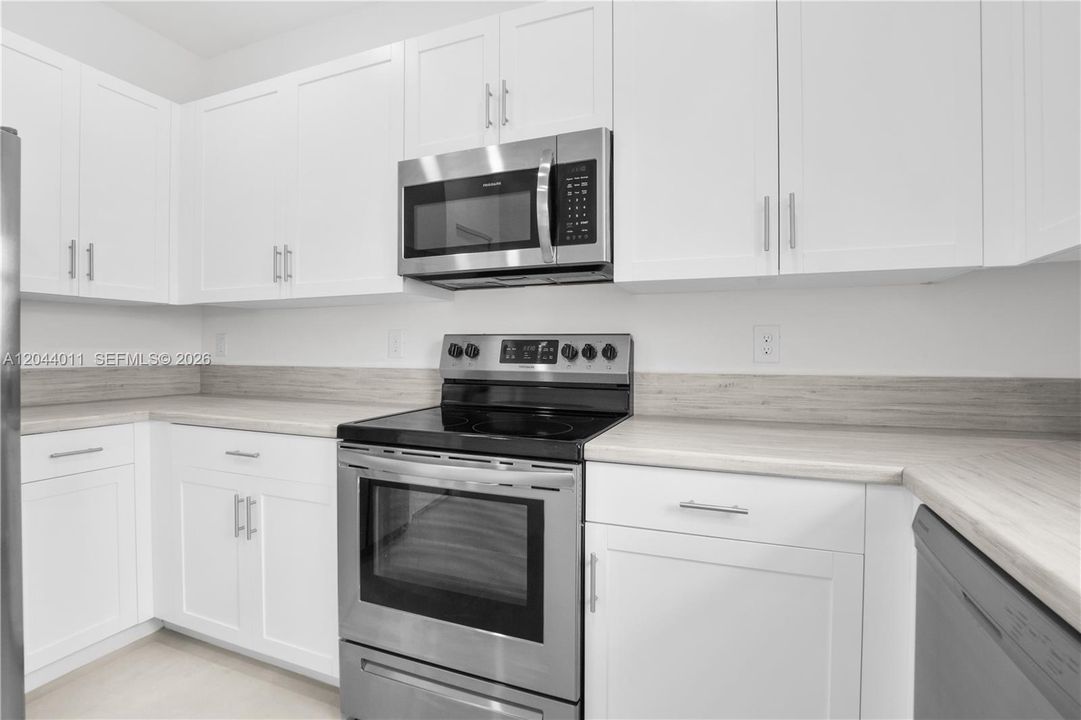 For Sale: $550,000 (3 beds, 2 baths, 1378 Square Feet)