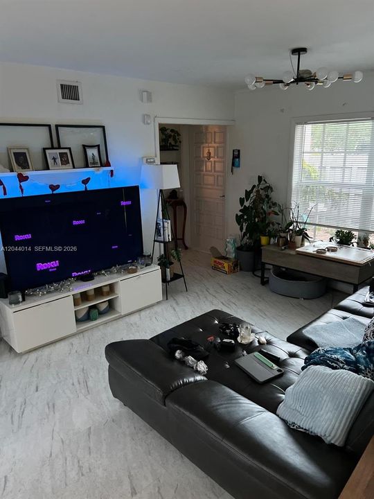 На продажу: $415,900 (2 спален, 1 ванн, 1207 Квадратных фут)