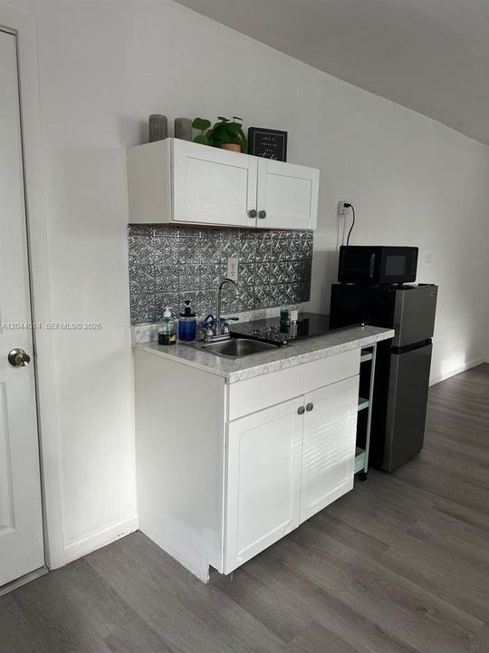 На продажу: $415,900 (2 спален, 1 ванн, 1207 Квадратных фут)