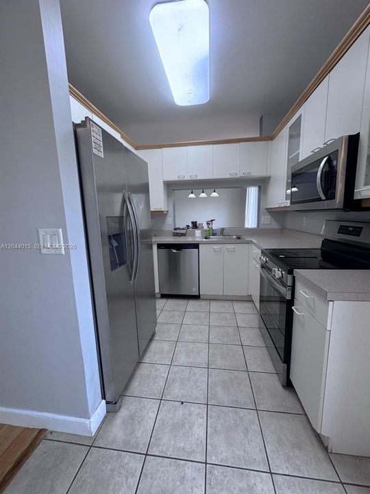 Active With Contract: $3,200 (3 beds, 2 baths, 1515 Square Feet)