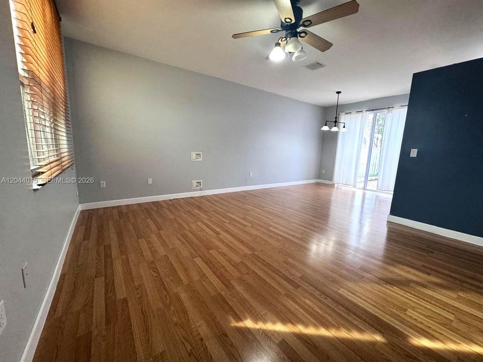 Active With Contract: $3,200 (3 beds, 2 baths, 1515 Square Feet)
