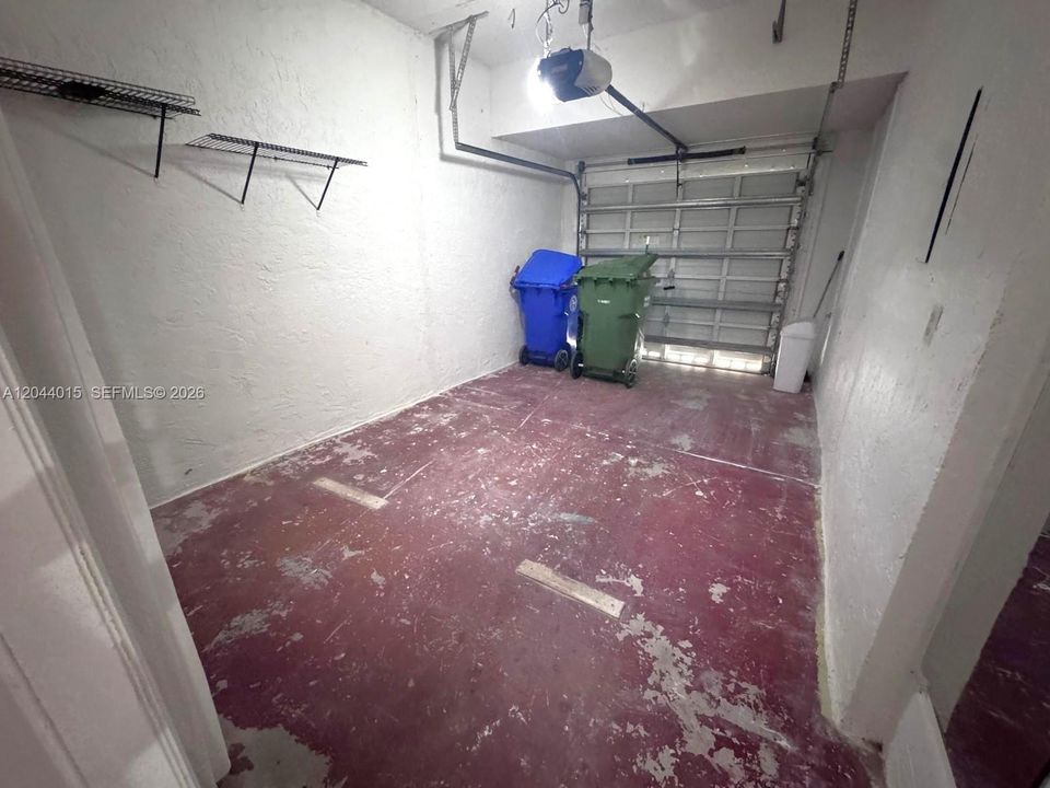 Active With Contract: $3,200 (3 beds, 2 baths, 1515 Square Feet)