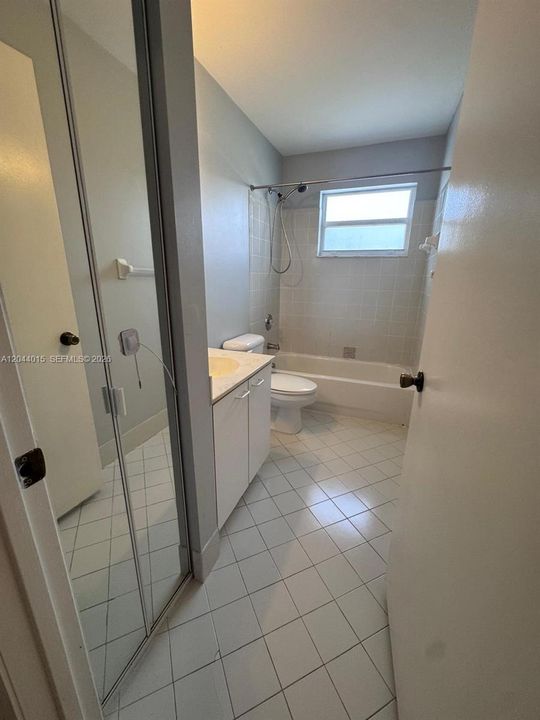 Active With Contract: $3,200 (3 beds, 2 baths, 1515 Square Feet)