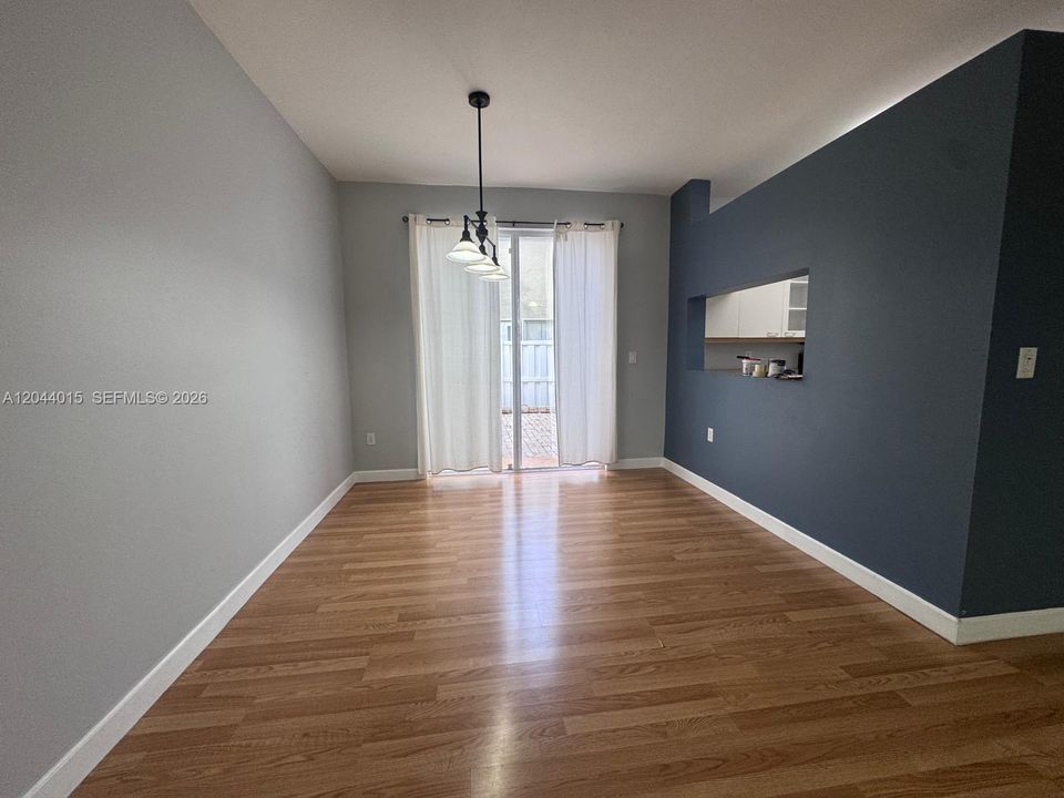 Active With Contract: $3,200 (3 beds, 2 baths, 1515 Square Feet)