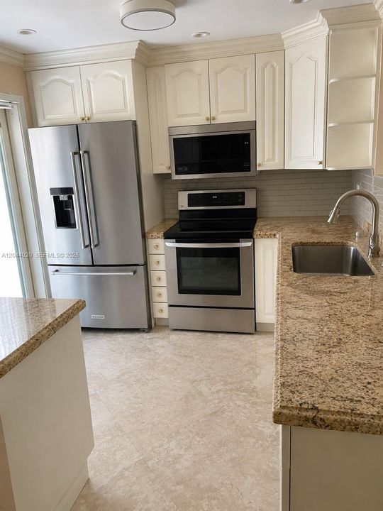 For Sale: $199,000 (1 beds, 1 baths, 847 Square Feet)