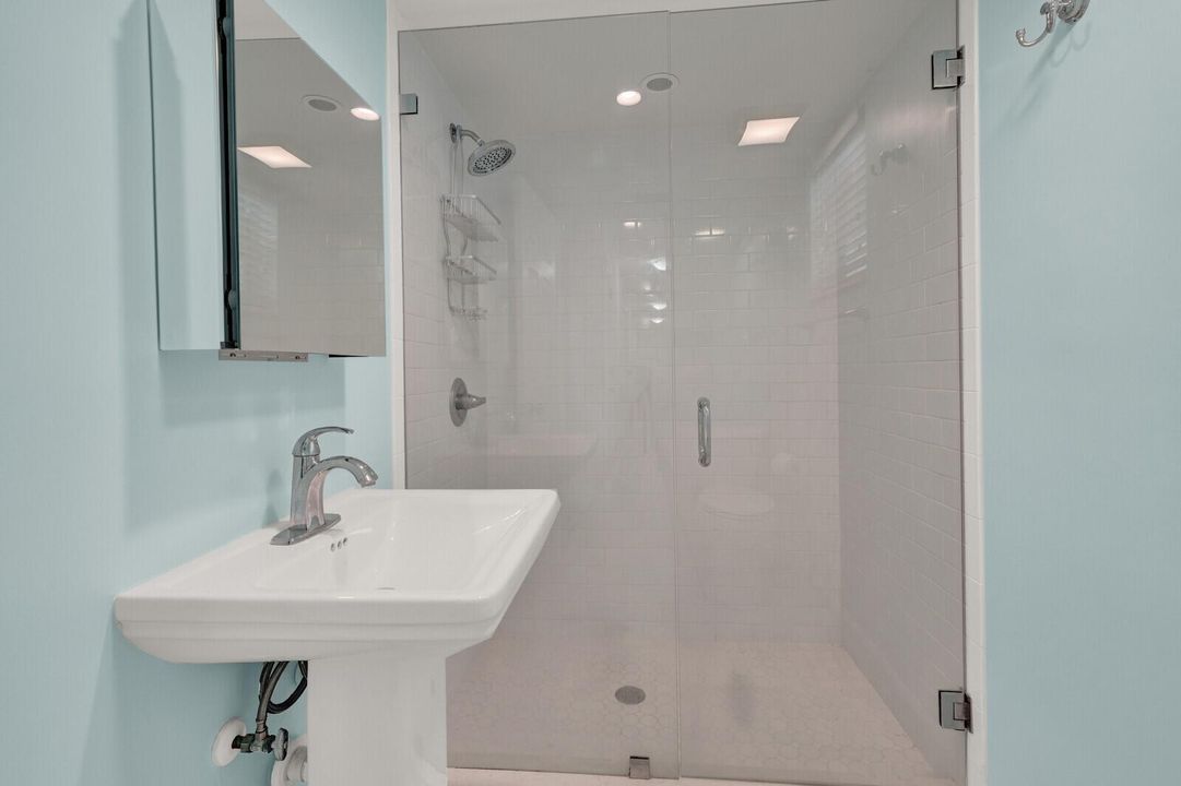 Bathroom 3/Cabana Bath