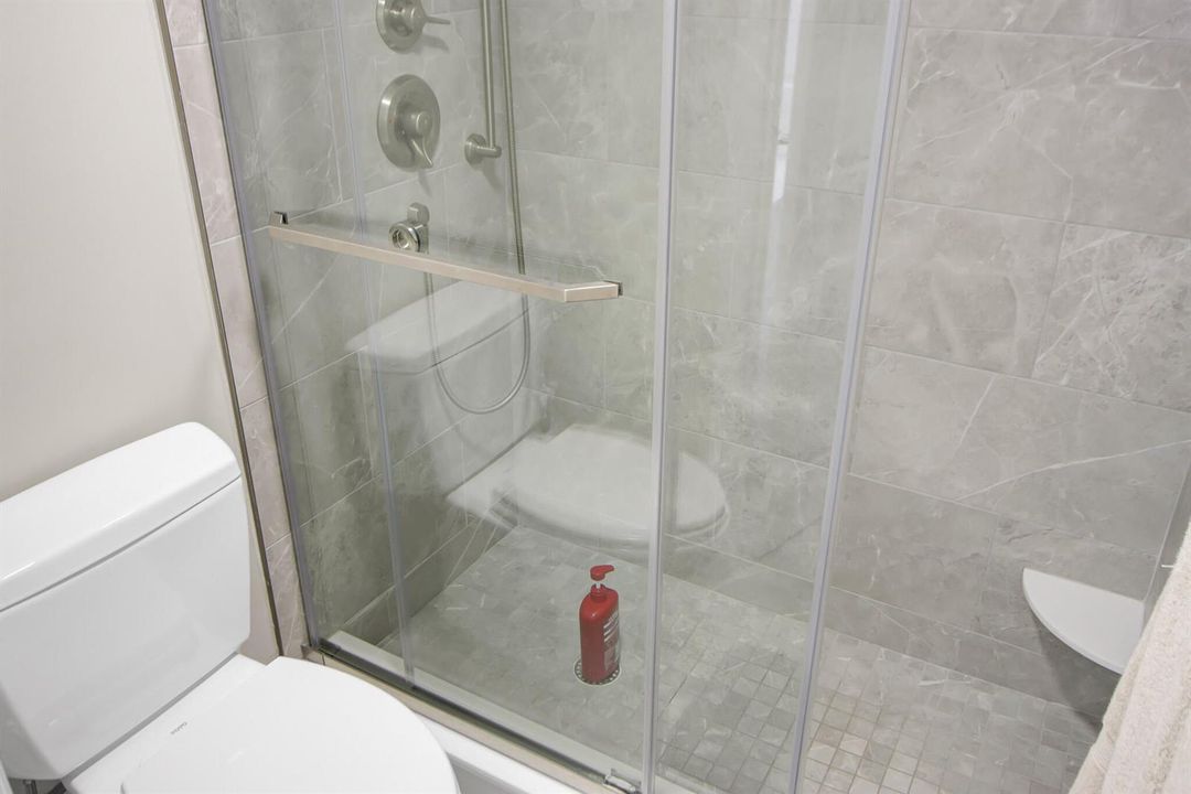 15451-Pembridge-Dr-206_19_MLS