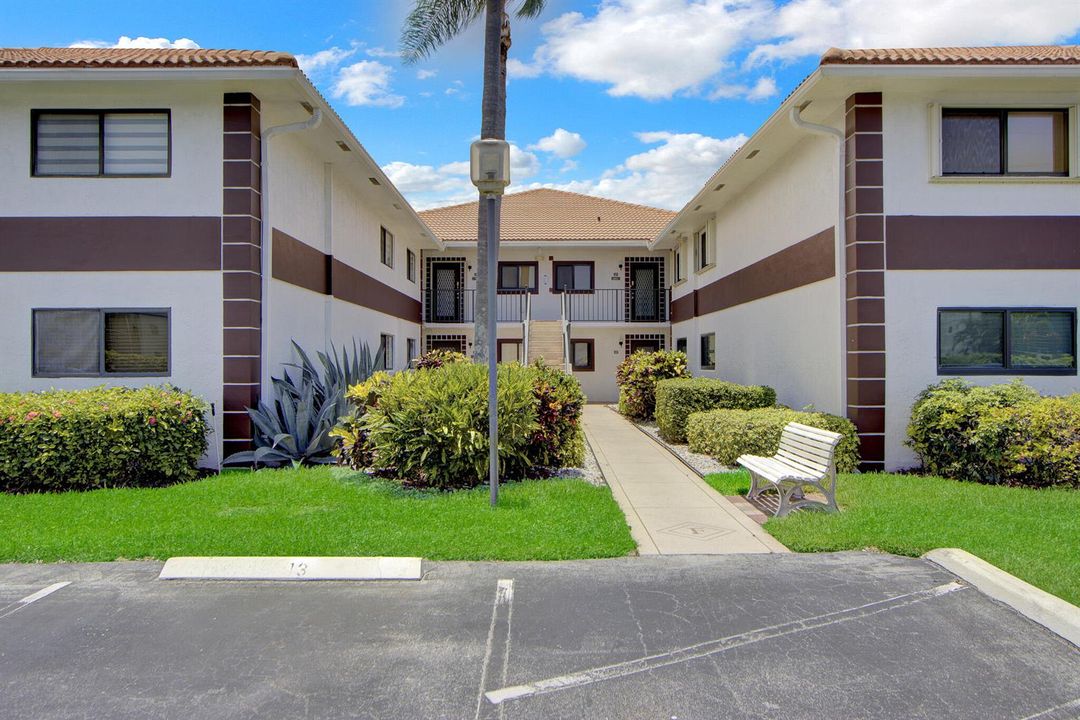 15451-Pembridge-Dr-206_04_MLS