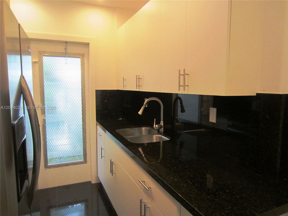 В аренду: $1,550 (0 спален, 1 ванн, 406 Квадратных фут)