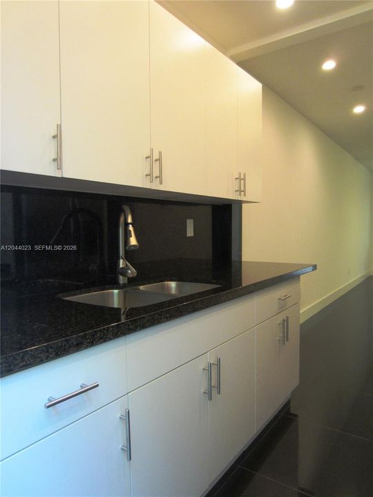В аренду: $1,550 (0 спален, 1 ванн, 406 Квадратных фут)