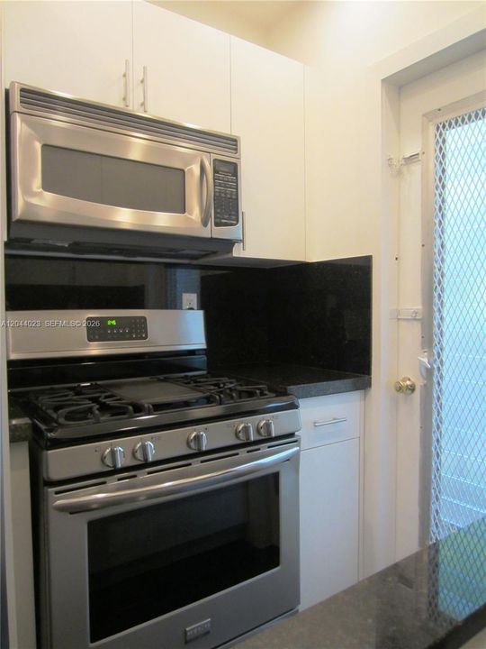 В аренду: $1,550 (0 спален, 1 ванн, 406 Квадратных фут)
