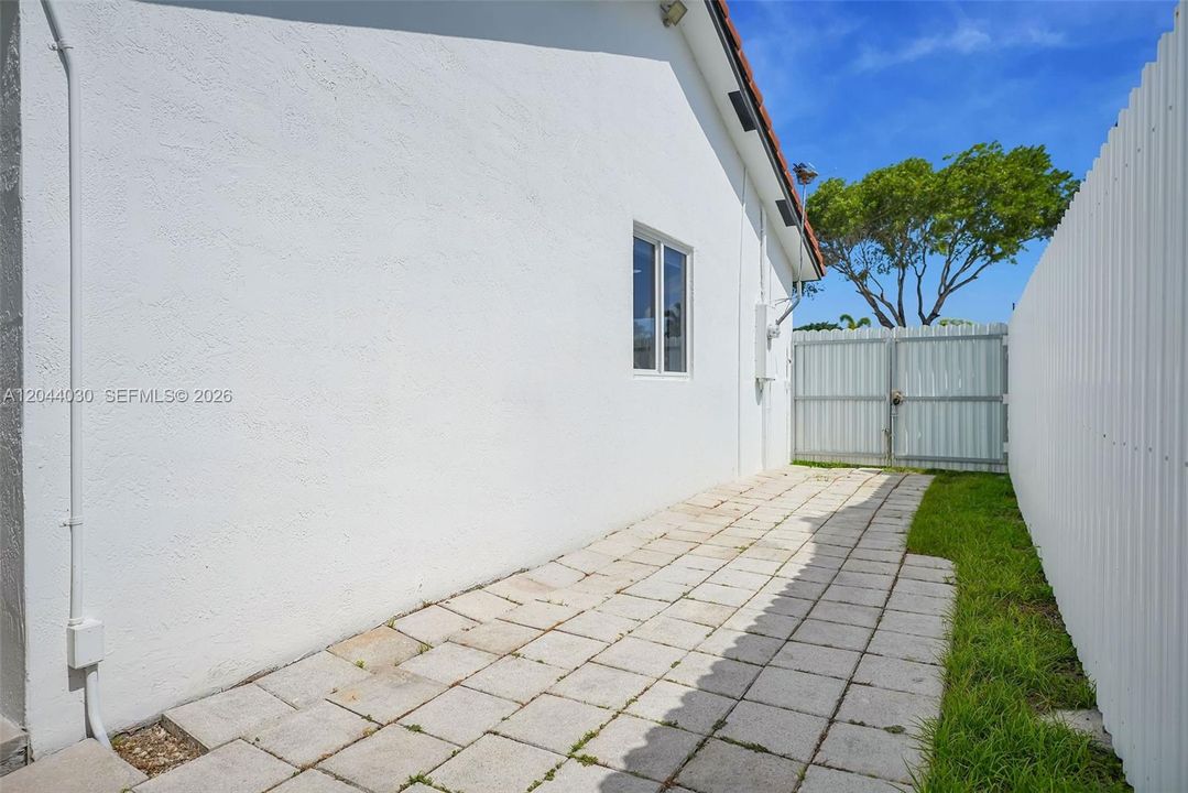 На продажу: $569,900 (3 спален, 2 ванн, 1260 Квадратных фут)