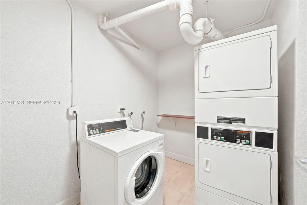 На продажу: $265,000 (1 спален, 1 ванн, 825 Квадратных фут)