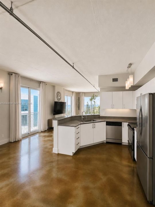 В аренду: $3,300 (2 спален, 2 ванн, 965 Квадратных фут)