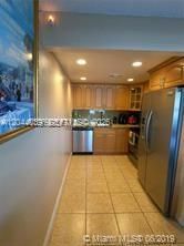 For Rent: $1,900 (2 beds, 1 baths, 953 Square Feet)