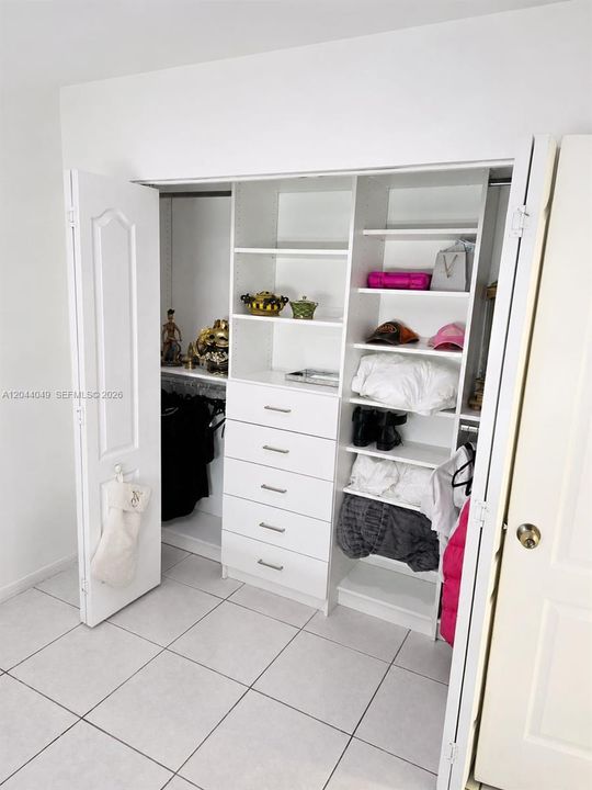 В аренду: $3,700 (3 спален, 2 ванн, 1236 Квадратных фут)