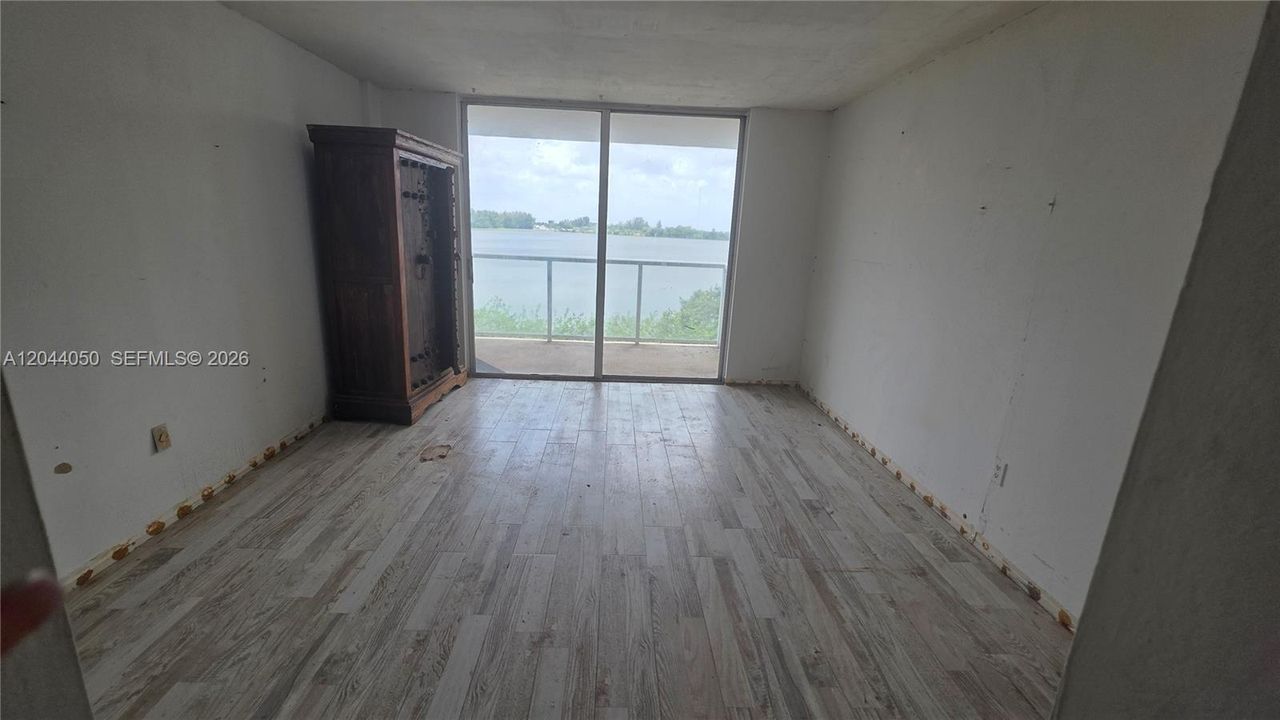 На продажу: $100,000 (1 спален, 2 ванн, 861 Квадратных фут)