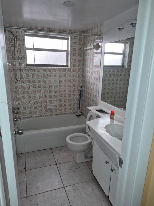 На продажу: $119,999 (2 спален, 2 ванн, 1088 Квадратных фут)
