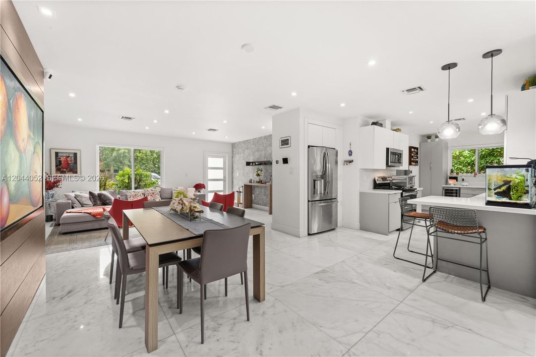 En Venta: $1,420,000 (3 camas, 2 baños, 2024 Pies cuadrados)