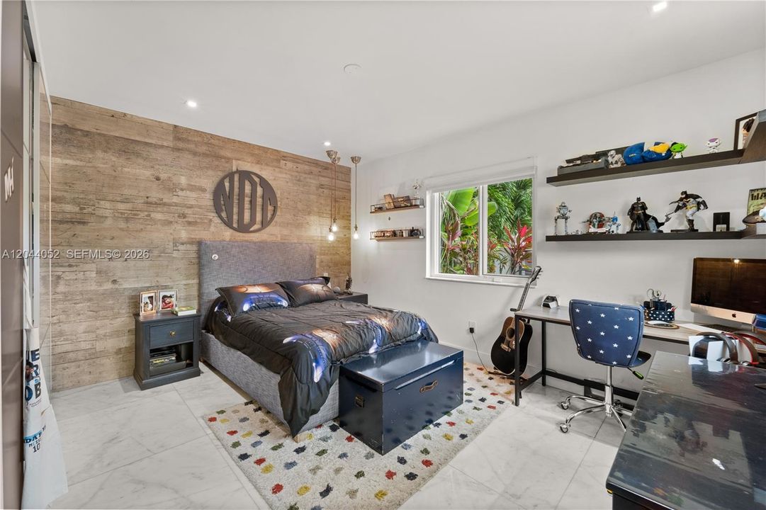 En Venta: $1,420,000 (3 camas, 2 baños, 2024 Pies cuadrados)