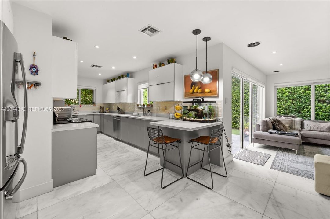 En Venta: $1,420,000 (3 camas, 2 baños, 2024 Pies cuadrados)