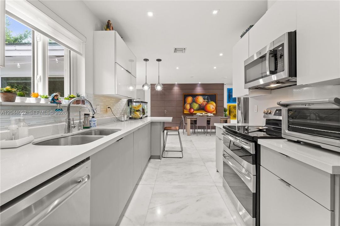 En Venta: $1,420,000 (3 camas, 2 baños, 2024 Pies cuadrados)