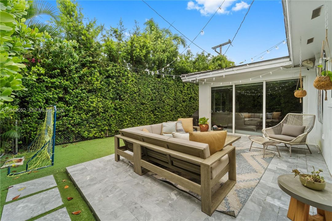 En Venta: $1,420,000 (3 camas, 2 baños, 2024 Pies cuadrados)