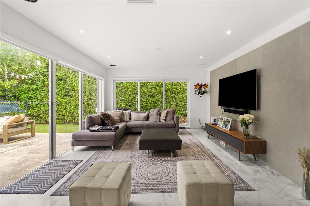 En Venta: $1,420,000 (3 camas, 2 baños, 2024 Pies cuadrados)