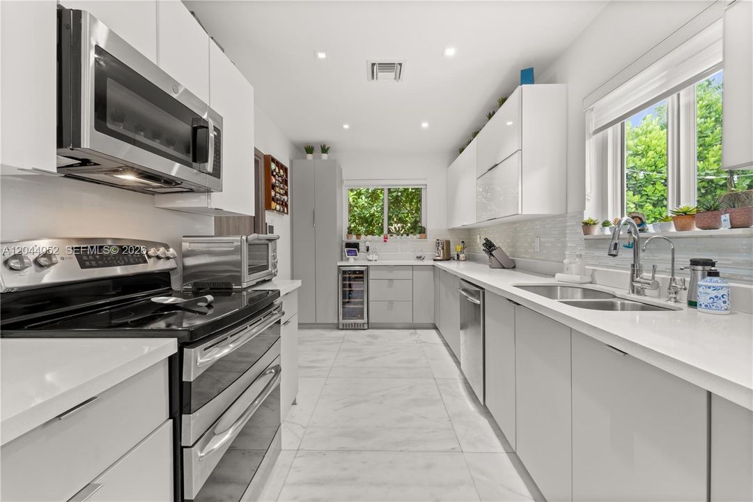 En Venta: $1,420,000 (3 camas, 2 baños, 2024 Pies cuadrados)